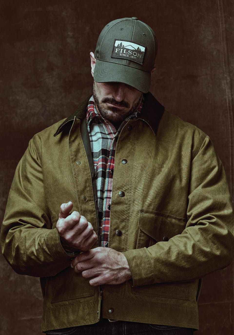 TIN CLOTH WORK JACKET Reissued from the Filson archives with a hip-length cut for working mobility and built from our legendary Tin Cloth for unrivaled protection from the elements and abrasion.